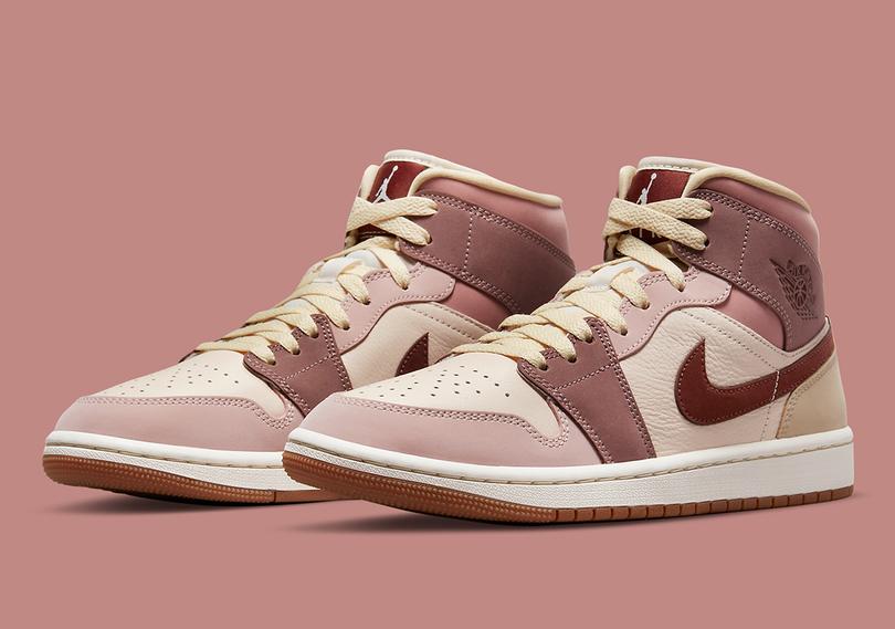 Air-Jordan-1-Mid-WMNS-DO7440-821-4