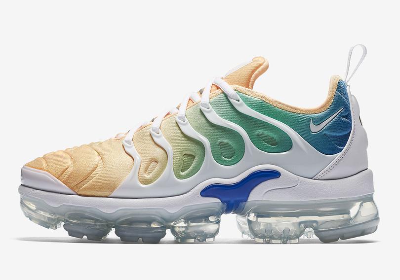 nike-vapormax-plus-women-ao4550-100-1