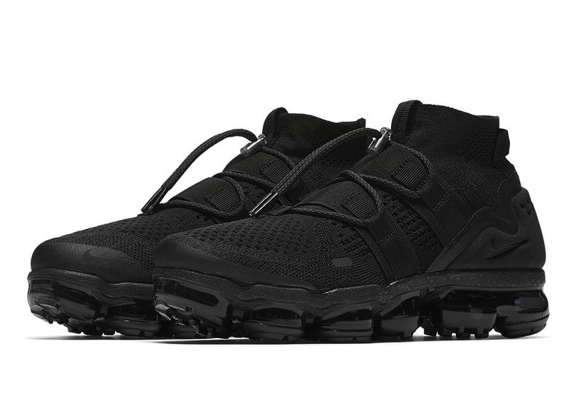 nike-vapormax-utility-triple-black-11