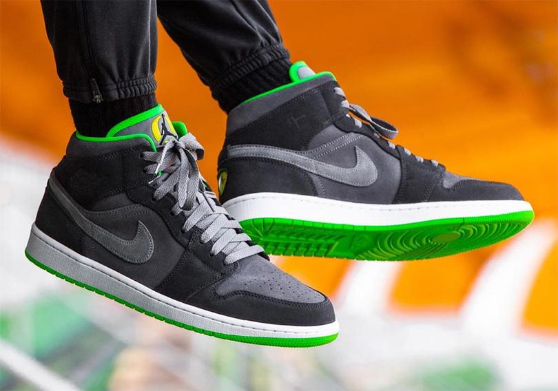 air-jordan-1-mid-oregon-track-and-field-pe-1