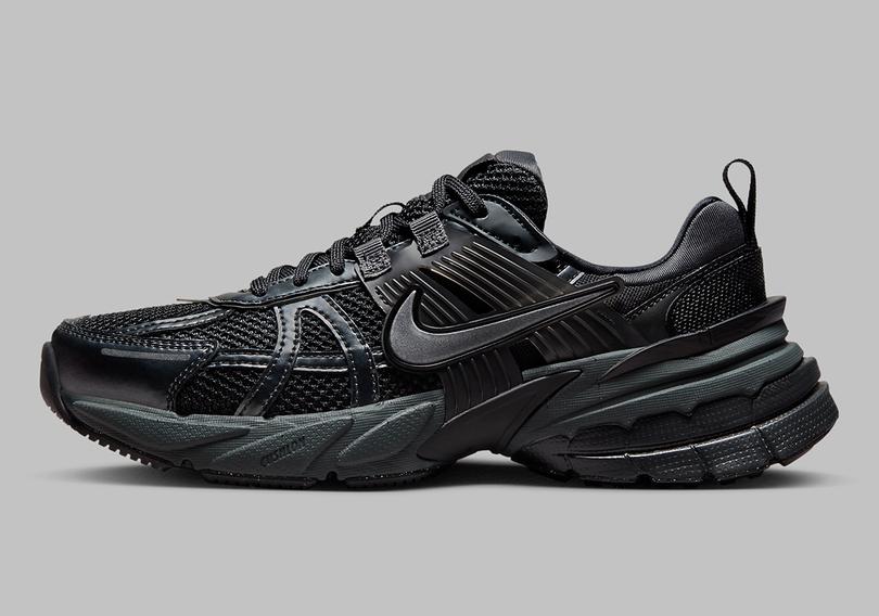 nike-runtekk-triple-black-fd0736-001-release-date-4