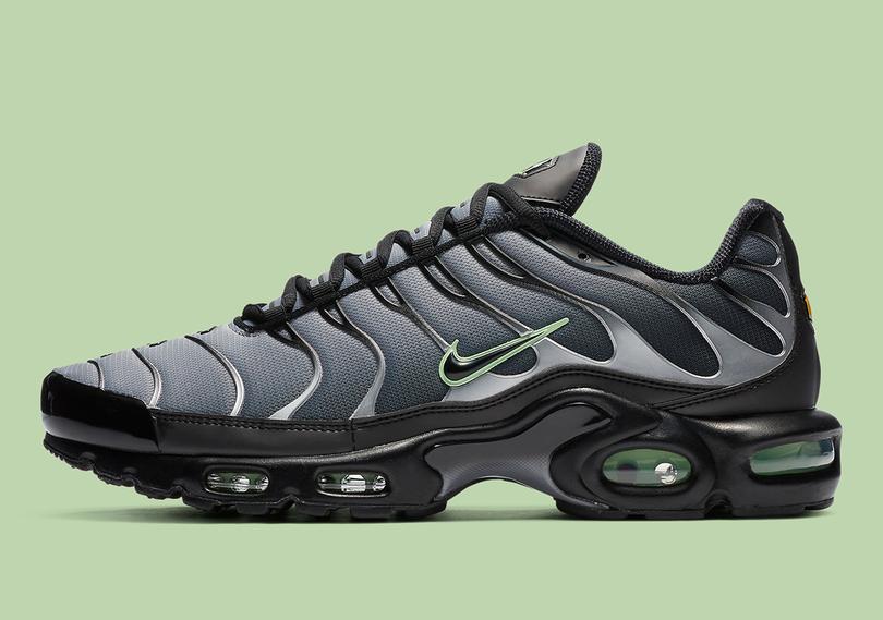 Nike-Air-Max-Plus-CZ7552_001-5