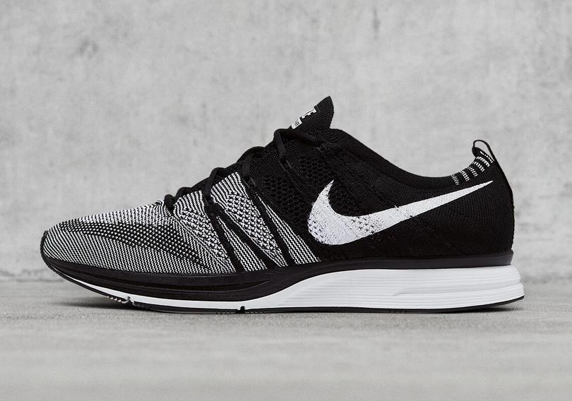 nike-flyknit-trainer-black-white-og-2020