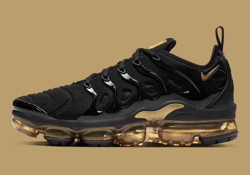 Nike-VaporMax-Plus-CW7299-001-5